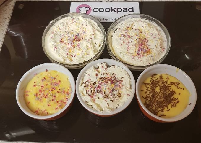 Recipe of Super Quick My Banana Custard Cakes and fresh Cream. ❤