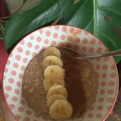 A picture of Cinnamon and banana porridge.