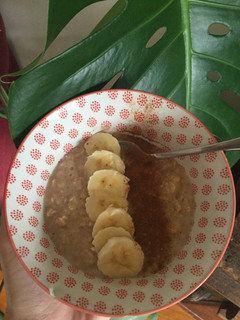 A picture of Cinnamon and banana porridge.