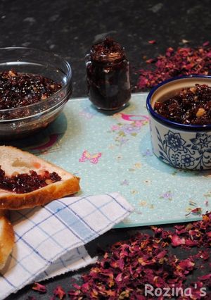 A picture of Persian rose petals jam.