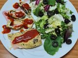 174. Tortilla Rellena de Pavo y Queso con Tomate Frito