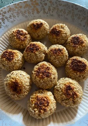 Una foto de Bolitas de avena coco y miel