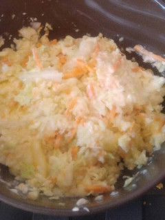 Una foto de Ensalada repollo y manzana