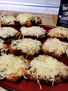 Una foto de Tostas de champiñones