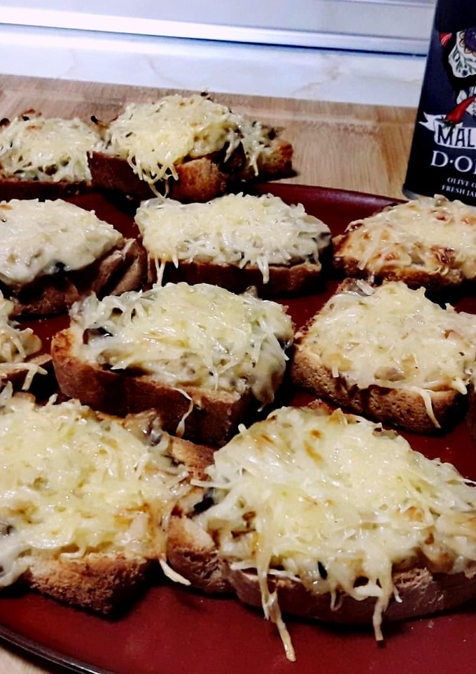 Una foto de Tostas de champiñones