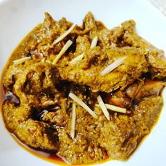 A picture of Saag Chicken or Palak Murg.