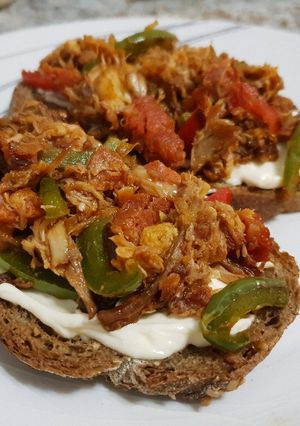 Una foto de Tosta de ropa vieja