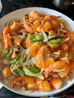 Una foto de Camarones fritos con jalapeño