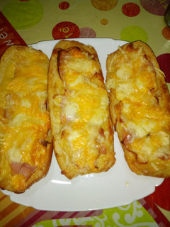 Una foto de Paninis con ajo aceite valenciano y bacon