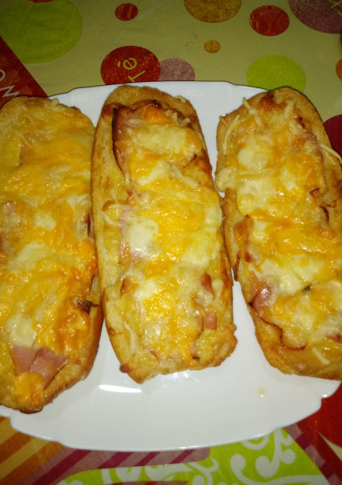 Una foto de Paninis con ajo aceite valenciano y bacon