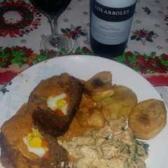 Una foto de Pan de carne relleno con guarnición