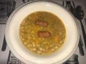 Una foto de cebolla frita deshidratada