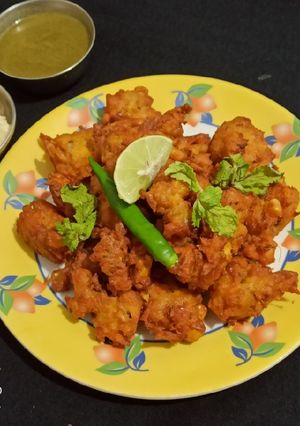 A picture of Carrot and corn pakoda.