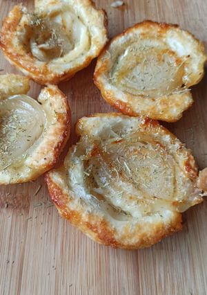 Une photo de Petites TATINS oignons, chèvre et miel