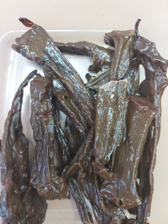 A picture of Beef liver jerky, in oven.