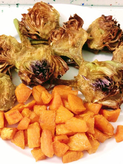 Una foto de Alcachofas y calabaza fritas