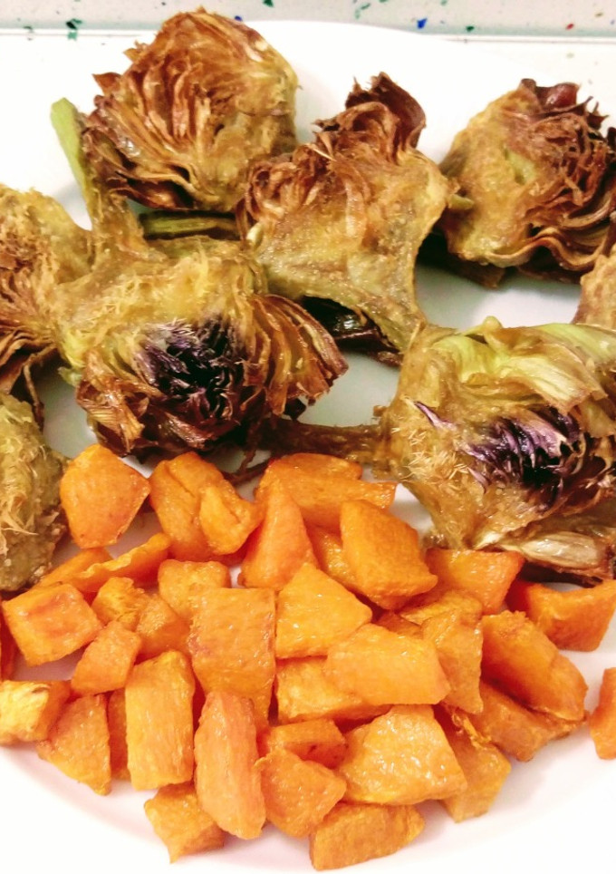 Una foto de Alcachofas y calabaza fritas