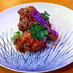 A picture of Korean fried chicken.
