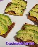 Mini torrijas al horno con aguacate