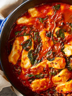Una foto de Espinacas con Salsa de Tomate y Queso