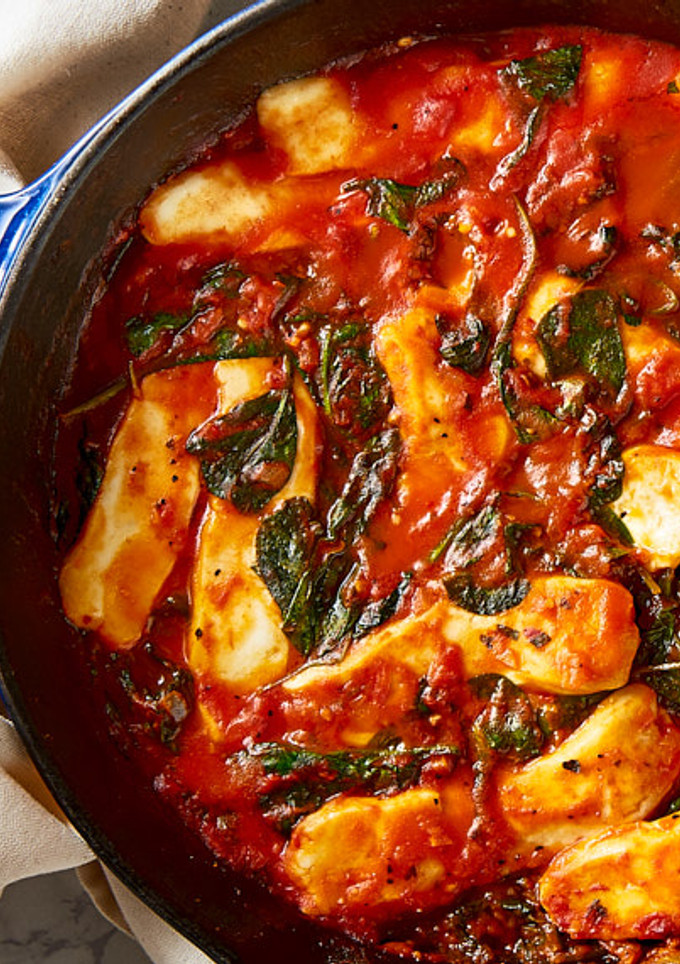 Una foto de Espinacas con Salsa de Tomate y Queso