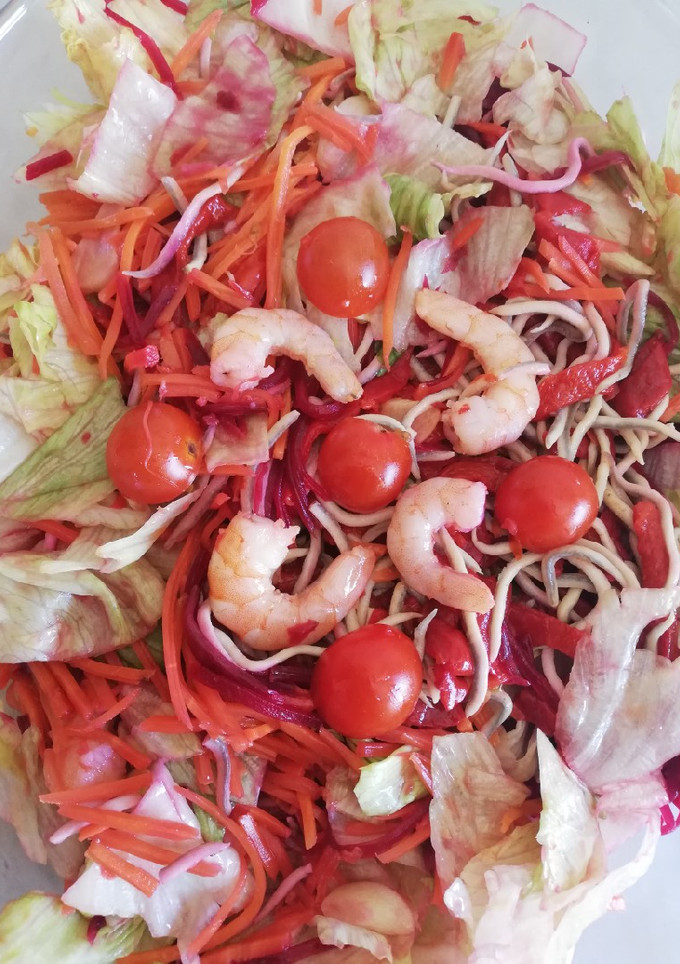 Una foto de Ensalada templada de langostinos y gulas