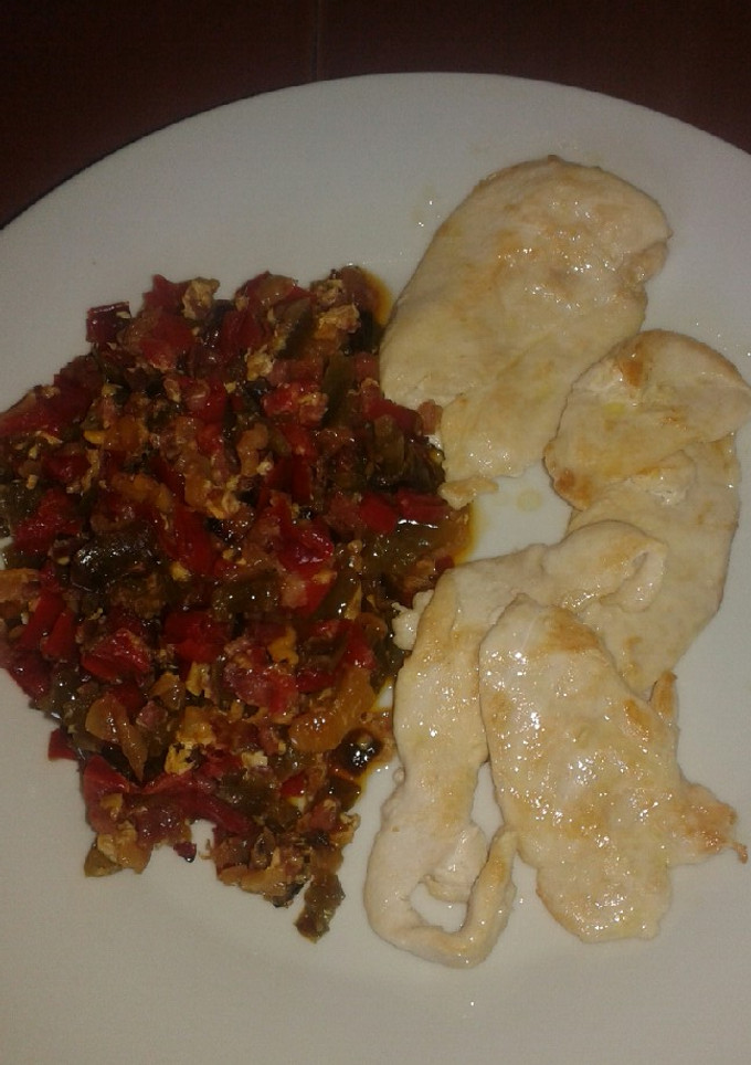 Una foto de Salteado de verdura con filetes de pollo