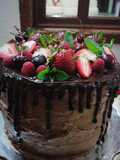 Pastel de chocolate y fresas