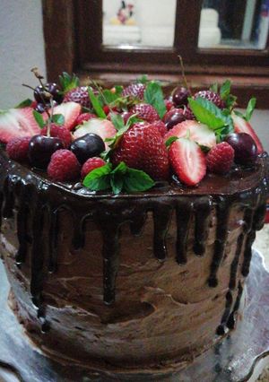 Una foto de Pastel de chocolate y fresas