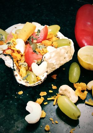 પાપડ કટોરી ચાટ (Papad Katori Chaat Recipe In Gujarati) રેસીપી મુખ્ય ફોટો