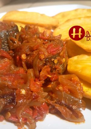 A picture of Fried Sweet potatoes and peppered fish.