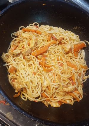 A picture of Chicken chowmein.