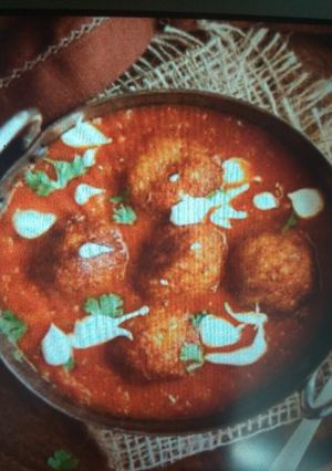 A picture of Peach and paan koftas curry in Korma sauce.