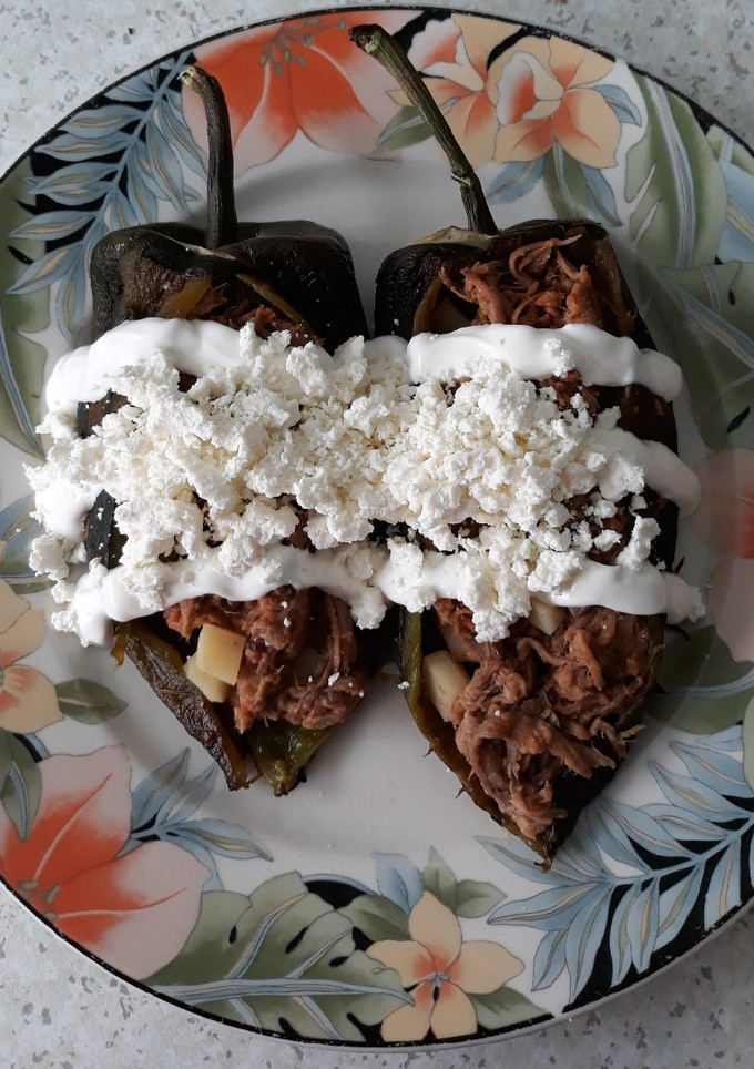 Una foto de Chiles rellenos de carne deshebrada 🌶