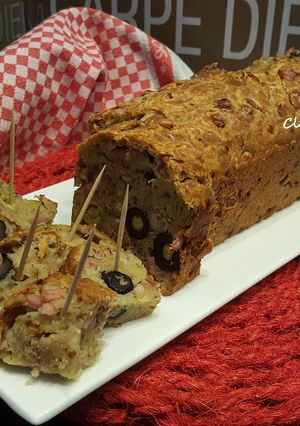 Une photo de Cake savoureux aux olives et au comté