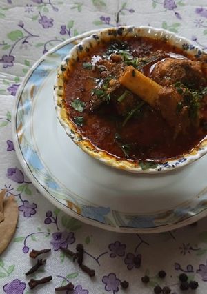A picture of Nagpur special famous dish spicy homemade saoji masala mutton.