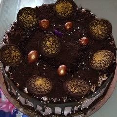 A picture of Oreo Dark Chocolate Cake.