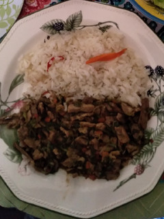 Una foto de Chuleta mongoliana con arroz