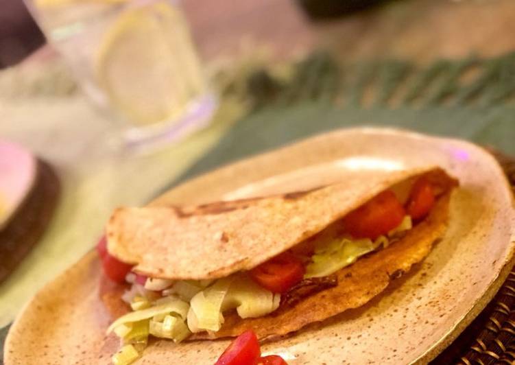 Panqueca integral de gorgonzola com alho poró