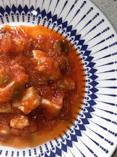 Una foto de Bacalao con tomate