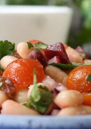 Una foto de Ensalada de alubias blancas en 10 min -Ensaladas Veganas Fáciles