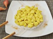 Una foto di riso pollo curry