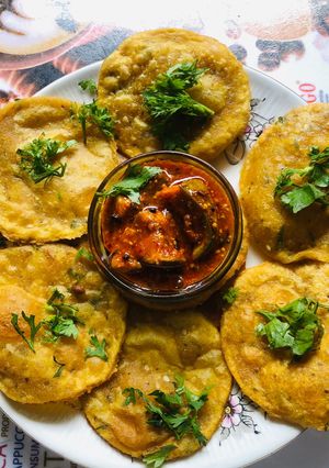 A picture of Masala puri.