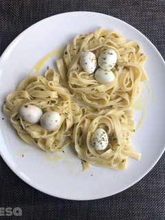 Una foto de Nidos con huevos