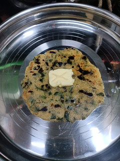 मक्का मेथी पराठा (makka methi paratha recipe in Hindi) रेसिपी मुख्य फोटो