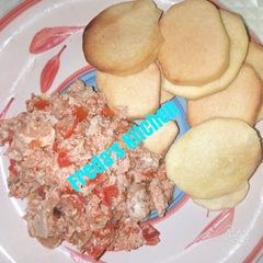A picture of Fried yam with egg sauce.