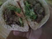 Una foto de carne estilo aguja para la olla