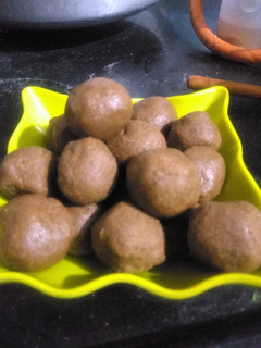 સૂંઠ ની ગોળી(Sunth Goli Recipe in Gujarati) રેસીપી મુખ્ય ફોટો