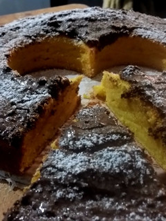 Una foto de Bizcocho de mandarina y chocolate