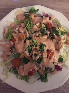Una foto de Ensalada de pavo y parmesano